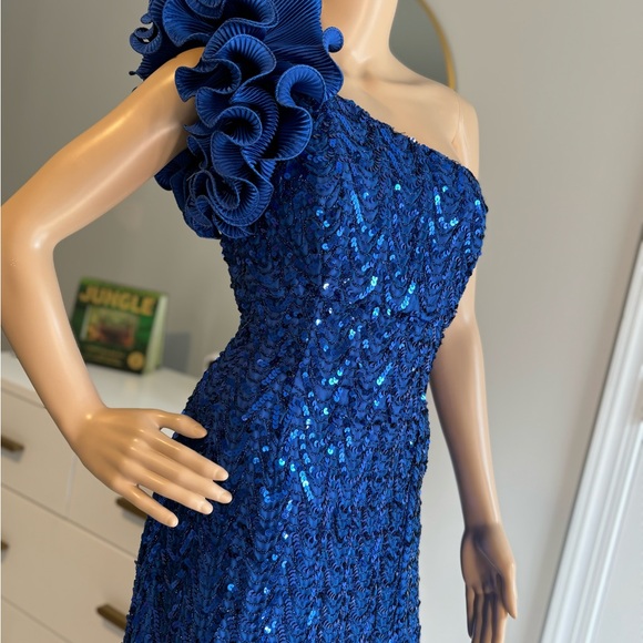 Elegant Blue One Shoulder Dress - Picture 3 of 6